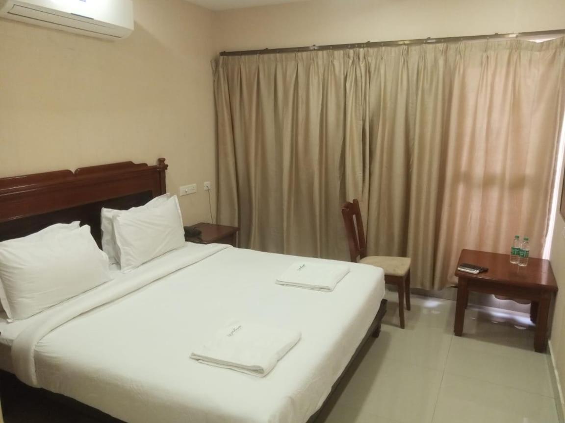 Svs Grande Hotel Pudukkottai Buitenkant foto