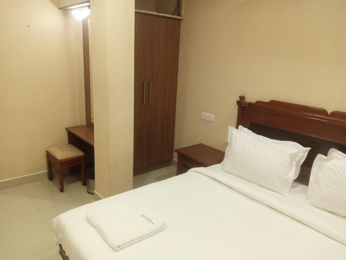 Svs Grande Hotel Pudukkottai Buitenkant foto