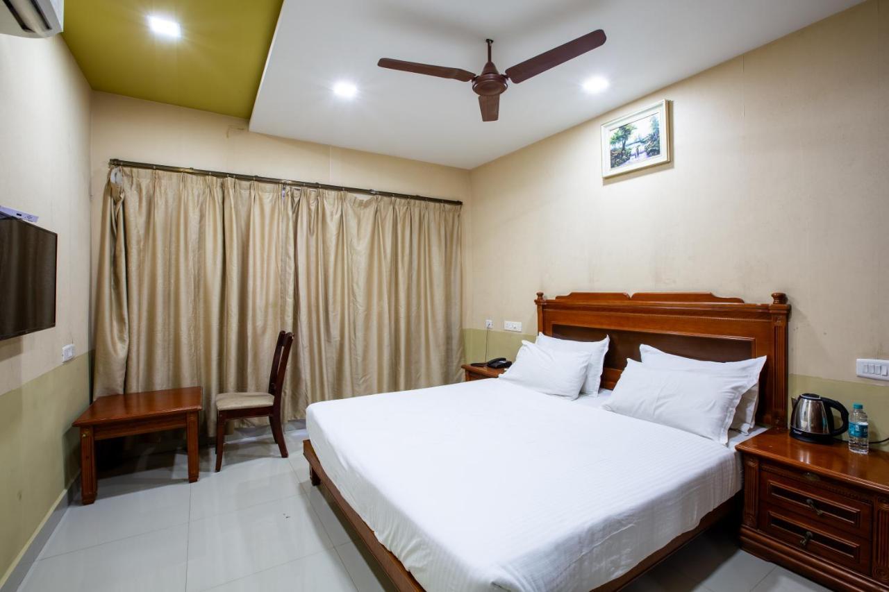 Svs Grande Hotel Pudukkottai Buitenkant foto