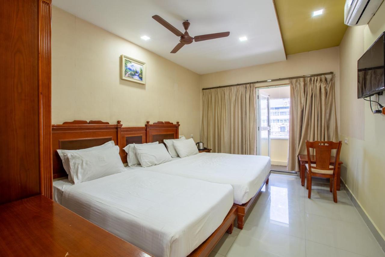 Svs Grande Hotel Pudukkottai Buitenkant foto