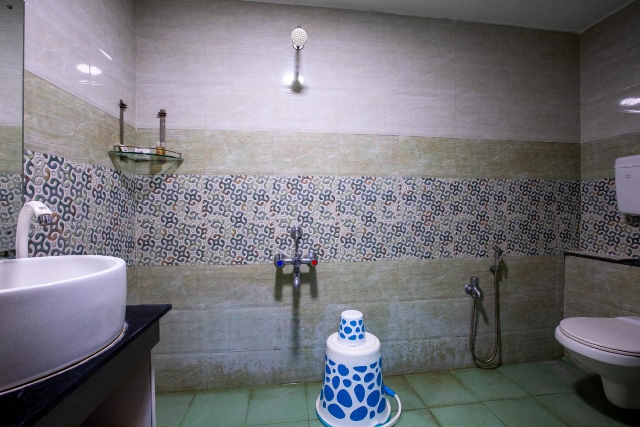 Svs Grande Hotel Pudukkottai Buitenkant foto