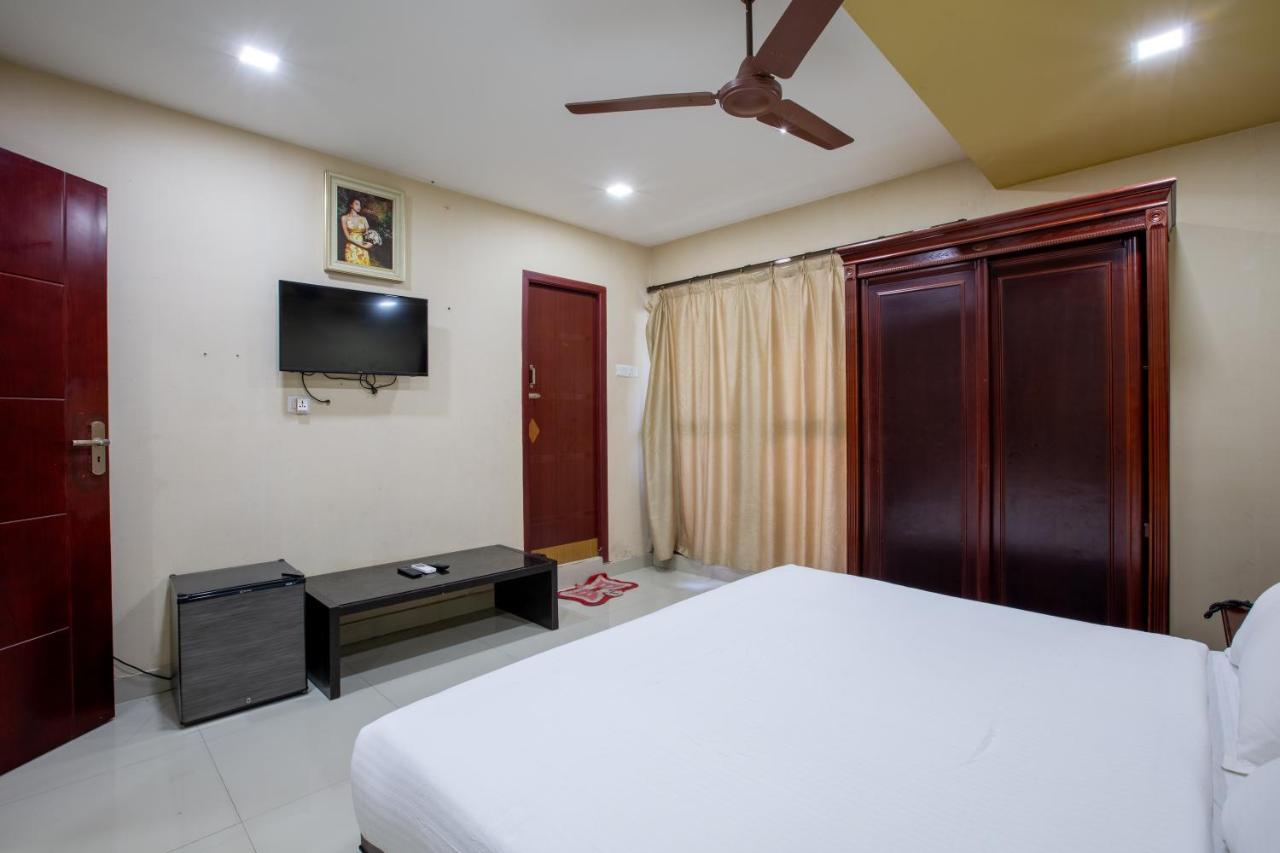Svs Grande Hotel Pudukkottai Buitenkant foto