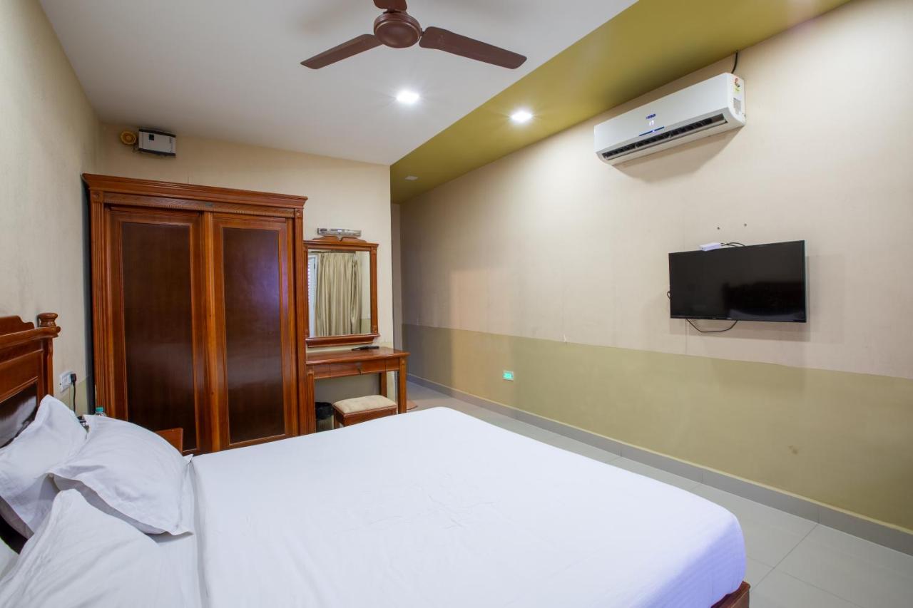 Svs Grande Hotel Pudukkottai Buitenkant foto