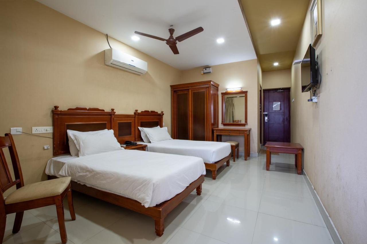Svs Grande Hotel Pudukkottai Buitenkant foto
