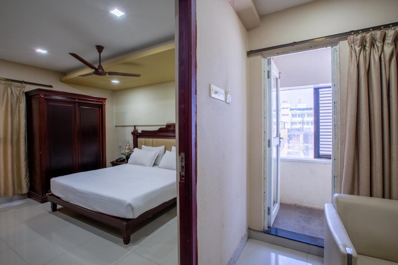 Svs Grande Hotel Pudukkottai Buitenkant foto