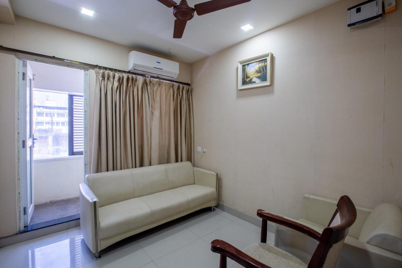Svs Grande Hotel Pudukkottai Buitenkant foto