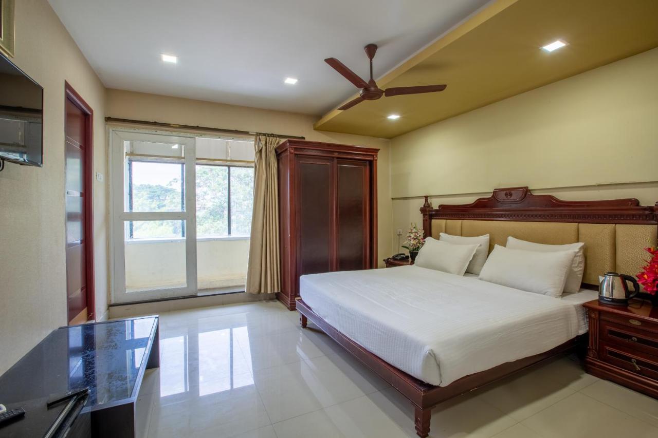 Svs Grande Hotel Pudukkottai Buitenkant foto