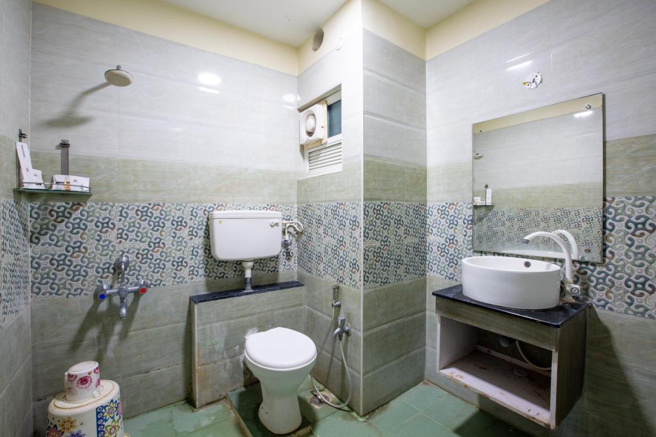 Svs Grande Hotel Pudukkottai Buitenkant foto