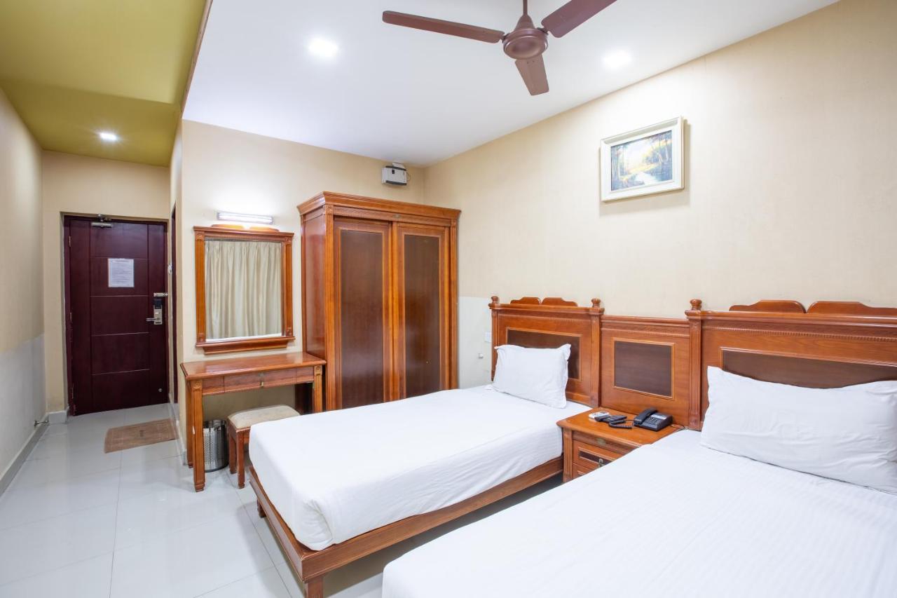 Svs Grande Hotel Pudukkottai Buitenkant foto
