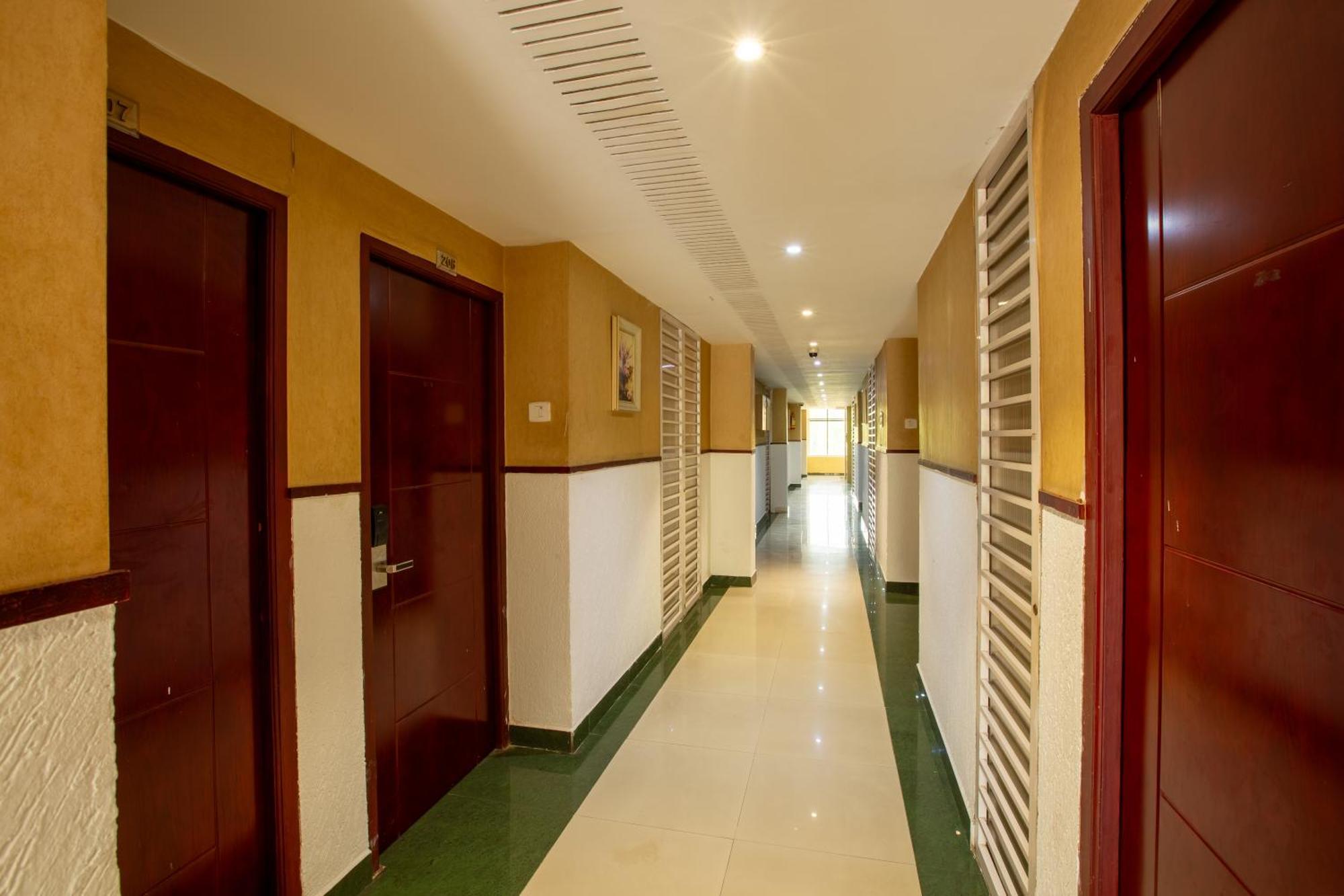 Svs Grande Hotel Pudukkottai Buitenkant foto