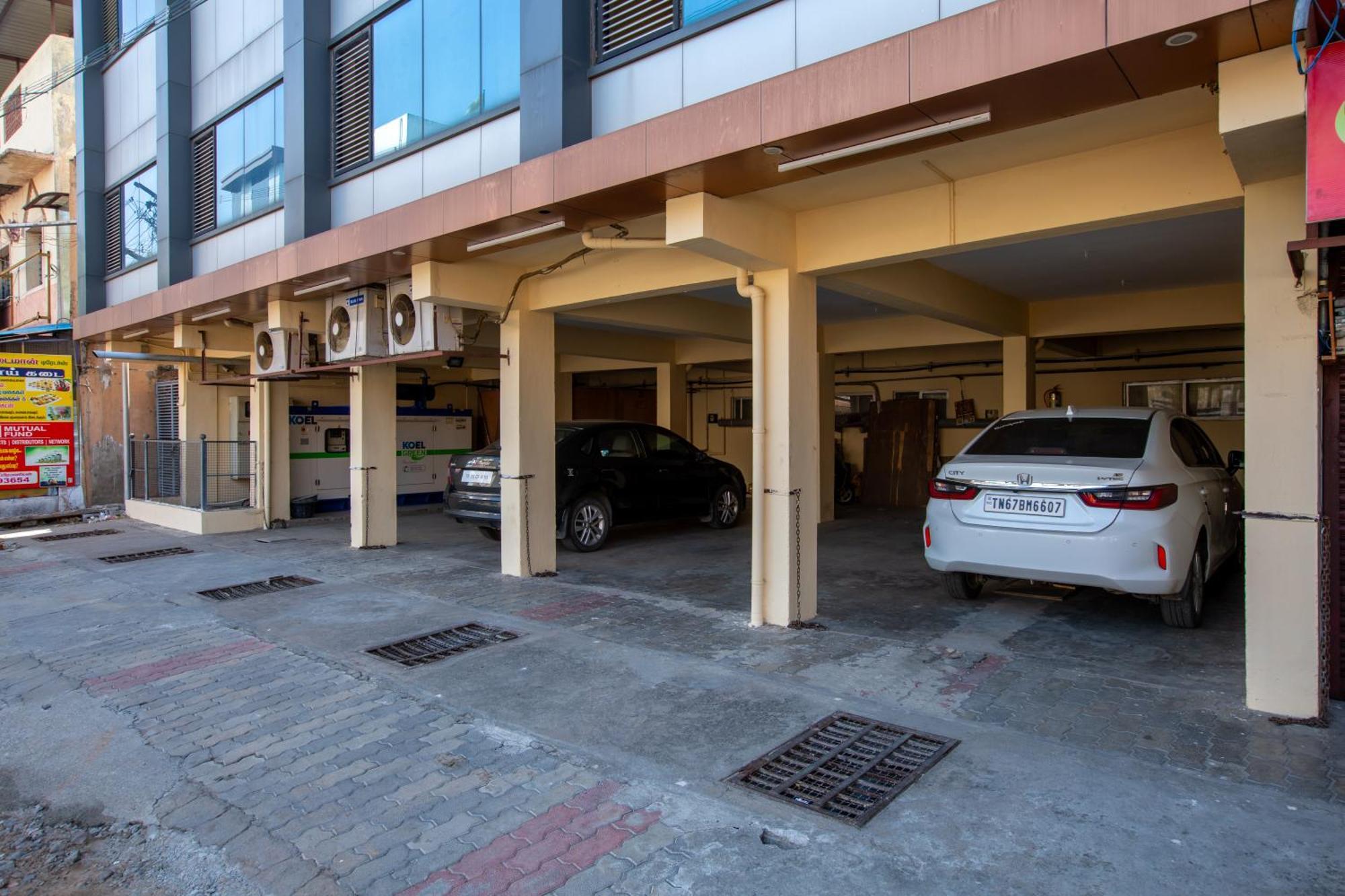 Svs Grande Hotel Pudukkottai Buitenkant foto