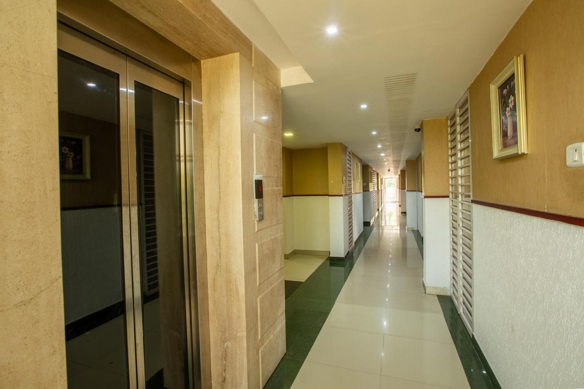 Svs Grande Hotel Pudukkottai Buitenkant foto
