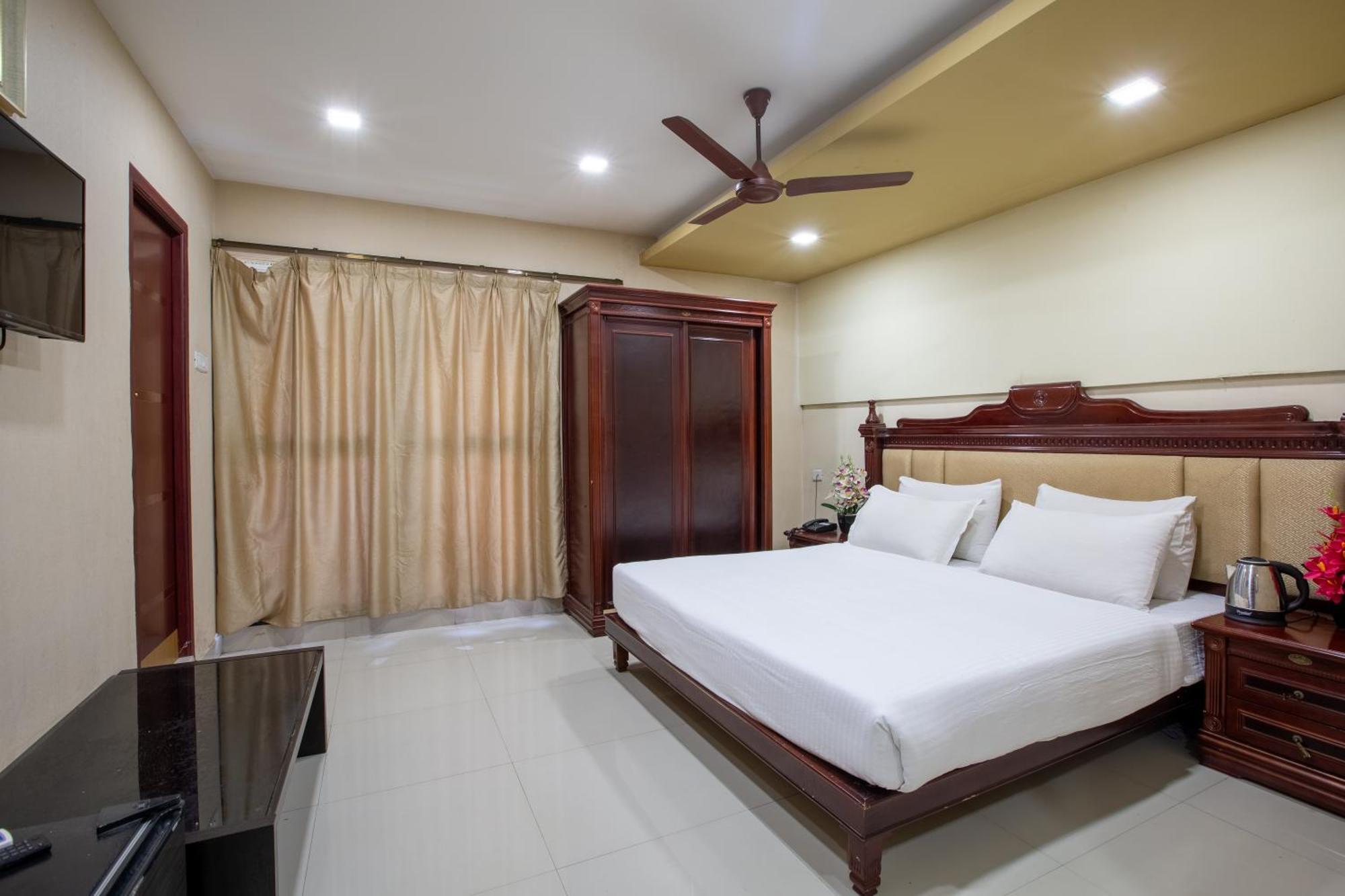 Svs Grande Hotel Pudukkottai Buitenkant foto